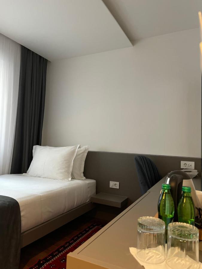 Etnomania Boutique Hotel Pristina Esterno foto